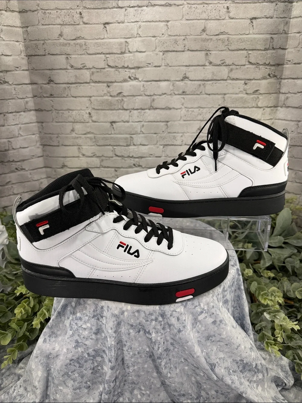 FILA “V-10 Lux” White & Black Synthetic Leather Mid-High Sneakers Mens 11.5M EUC